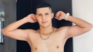 View JulianCruz Fuck Vids and Pics