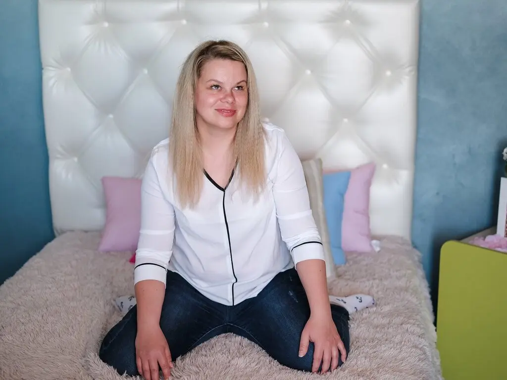 View LynneBates Fuck Vids and Pics